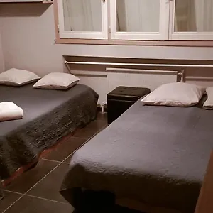 Grand Fonctionnel Et Calme Sur Lyon8 A 2 Pas Du Metro Maison d'hôtes Lyon